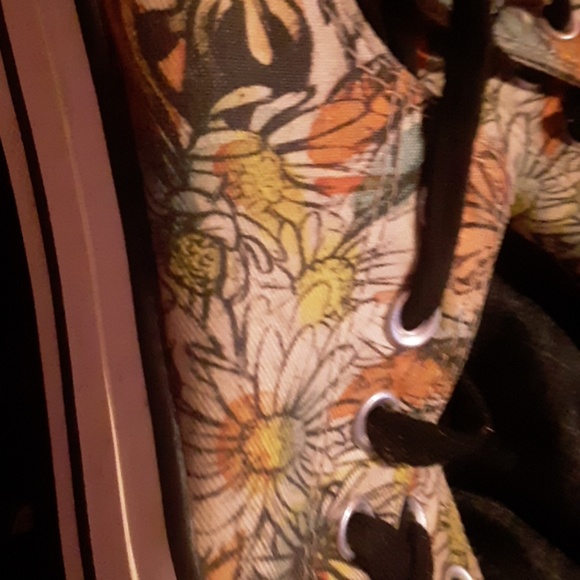 Converse shoe - Picture 2 of 2